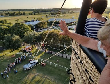 Champagne Hot Air Balloon Flights — photo 1