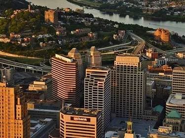 Cincinnati Skyline Helcicopter Tour for 3 passengers — photo 1