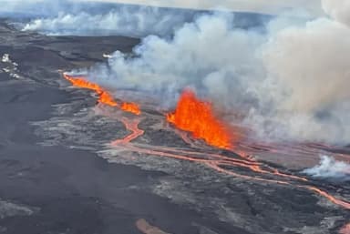 Kilauea Volcano & Wai‘nuenue Falls: Big Island Helicopter Ride — photo 3