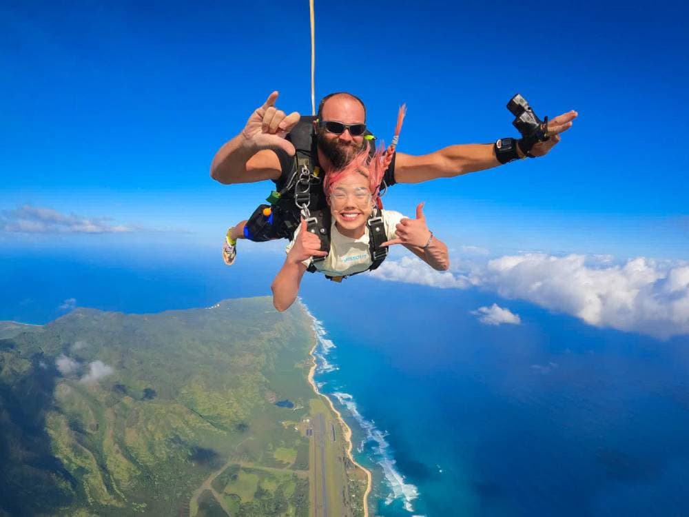 Airplane Tandem Skydiving in Oahu