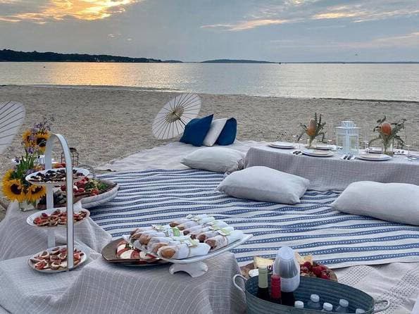 Hamptons Beach Picnic with Helicopter Transfer