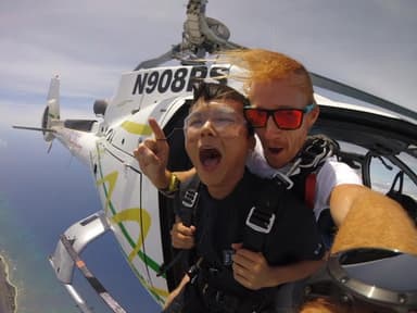 Helicopter Tandem Skydiving in Oahu — photo 1