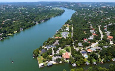 Lakes and Hill Country Helicopter Tour — photo 1