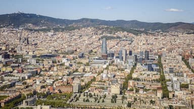 Panoramic Flight over Barcelona Coastline — photo 5