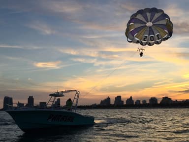 Deluxe Parasail Flight in Miami — photo 1
