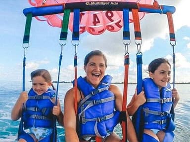 Parasail Over the Beautiful Waters of Siesta Key Florida — photo 2
