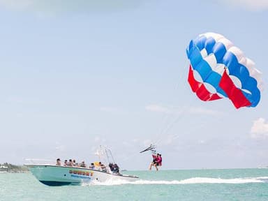 Parasailing at Smathers Beach in Key West — photo 5