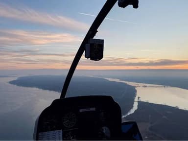 Private Helicopter Tour Detroit - 30 Minutes — photo 1