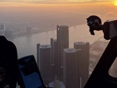 Private Helicopter Tour Detroit - 30 Minutes — photo 2