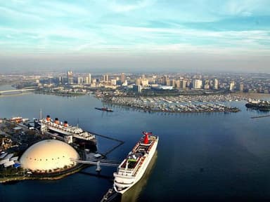 Private Helicopter Tour over Long Beach and Los Angeles — photo 2