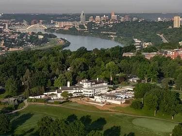 Scenic Cincinnati Tour for 2 passengers