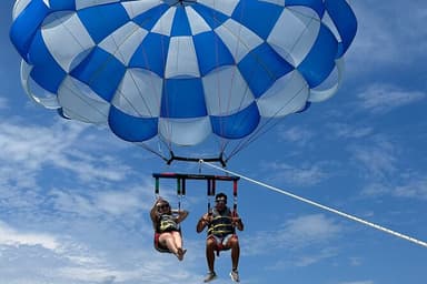 Sky High Parasailing Flight from Marina Cafe in Destin — photo 2