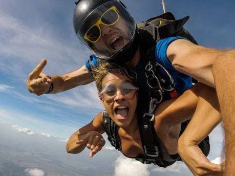 Tandem skydiving in Luling